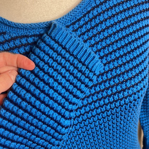 VINTAGE- 90’S LIZ CLAIBORNE OVERSIZED THICK BLUE KNITED CHUNKY SWEATER SIZE S - Picture 5 of 12